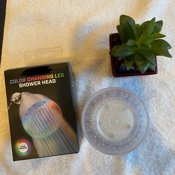 LED Color Changing Shower Head 🚿 - Picture 5 of 6